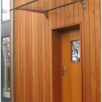 Vordach Filigran auf Holz. 