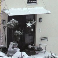 Flying Vordach mit Schnee. 