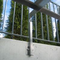 Stuetze klein mit vertikaler Montage. 